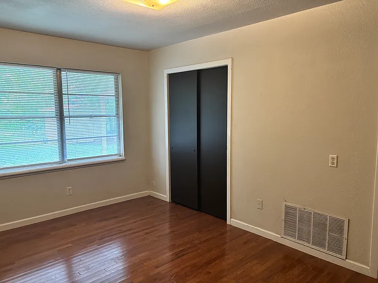 610 W Bullock St — Photo 17