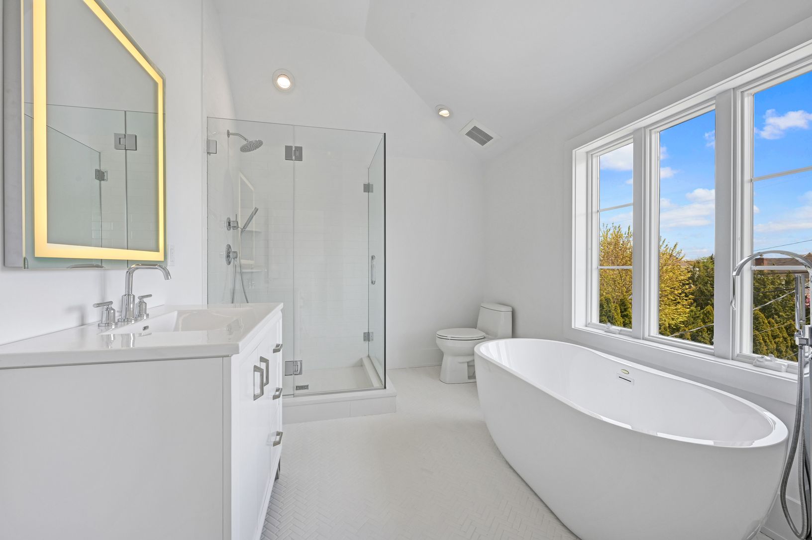  Guest bath with water views