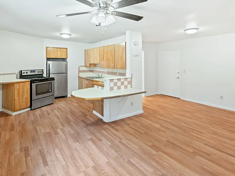 Abbottsford Apartments — Photo 92