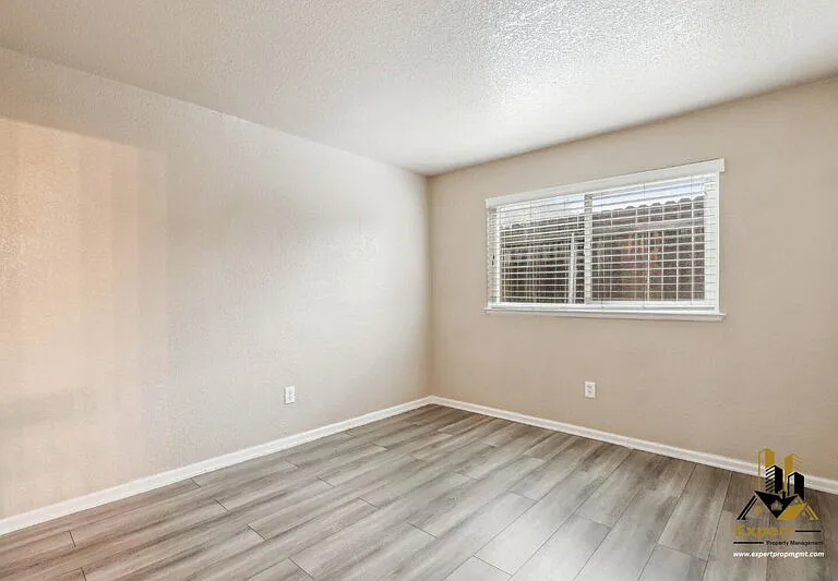 6412 Benning St #5 — Photo 15