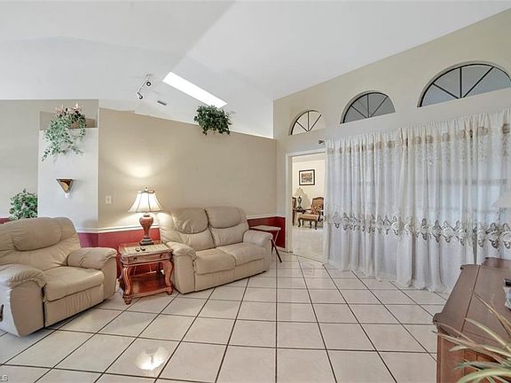 5th image of 3003 SW 9th Ave