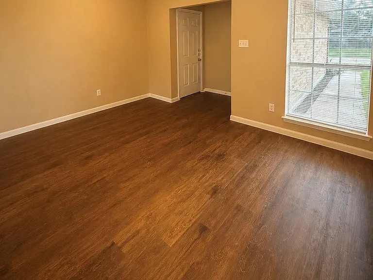 7310 Arista Dr — Photo 2