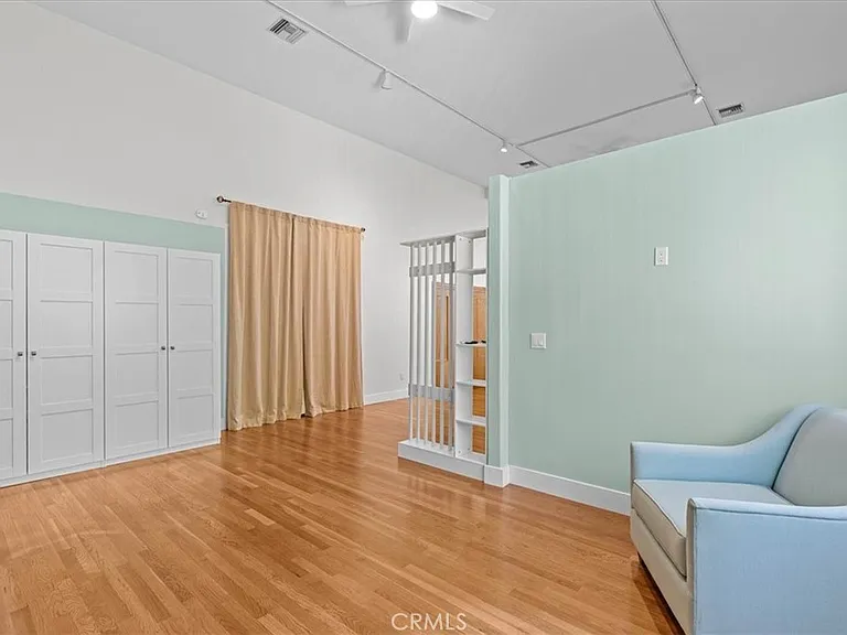 1031 E Tujunga Ave #A — Photo 10