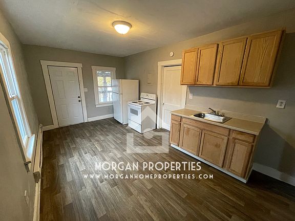 3rd image of 1712 Main St
