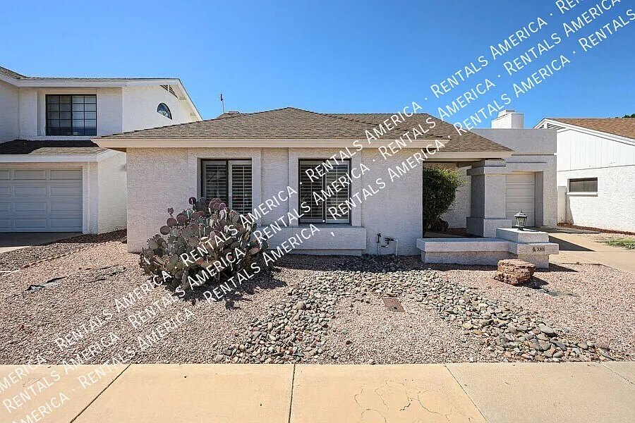 Charming 3 Bedroom Patio Home in Great location — Photo 3