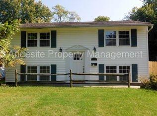 1749 Perth Rd, Madison, OH 44057