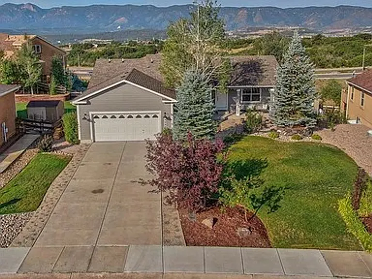 15692 Paiute Cir — Photo 2
