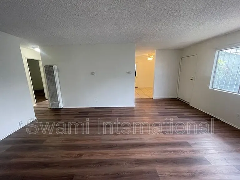 1303 W 107th St — Photo 8