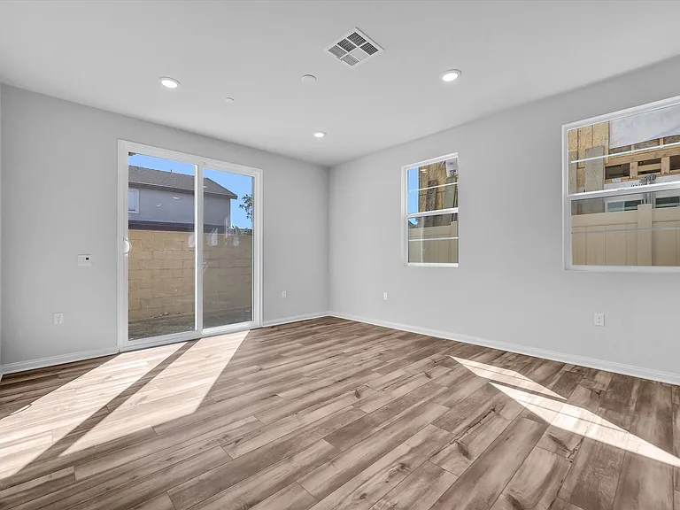 438 Meyer Pl — Photo 11
