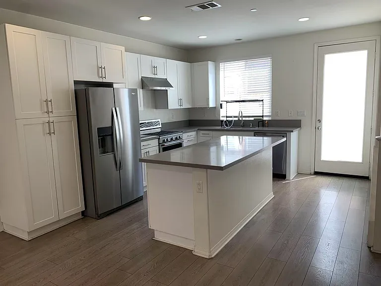 658 Calle Valle — Photo 4