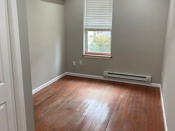 4th image of 427 W Girard Ave