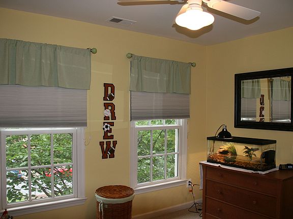 3rd image of 530 Fallsgrove Dr
