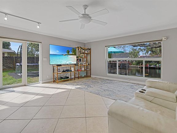 4th image of 2907 NW 9th Terrace