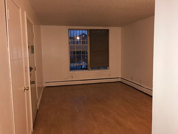 4th image of 1034 Tiffany St