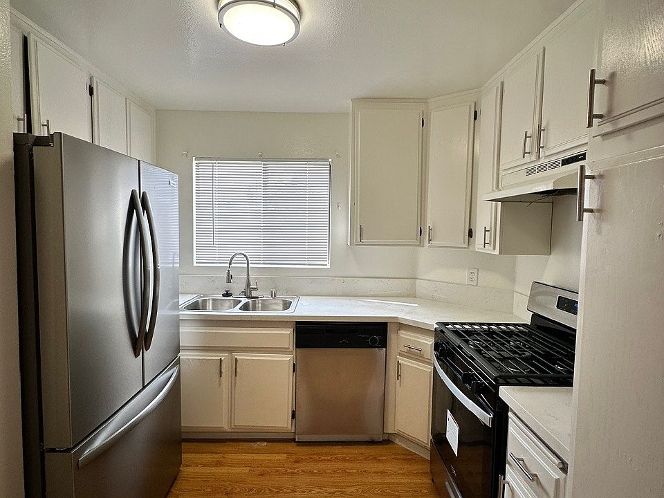 Lost of cabinet space