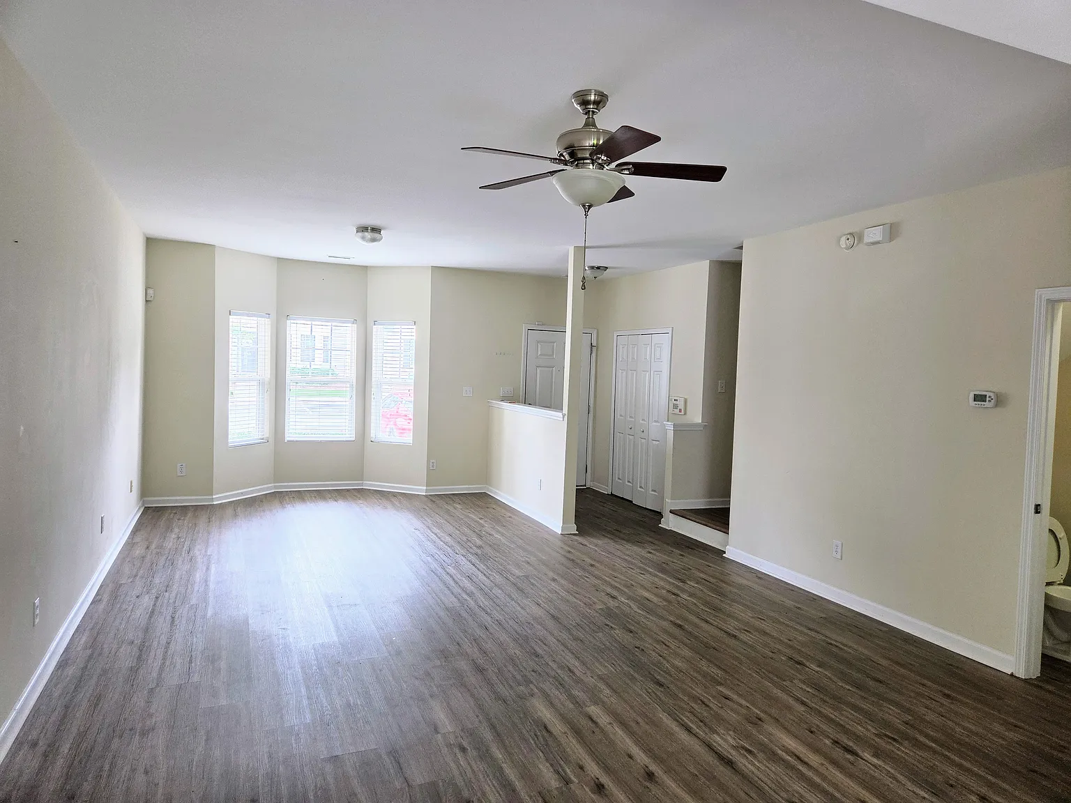 3 bed, 2.5 bath, 1500 sqft, $1,799 — Photo 2