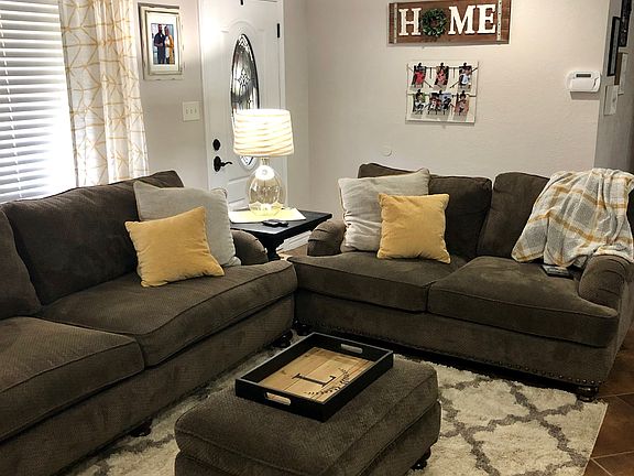 Living room/entrance