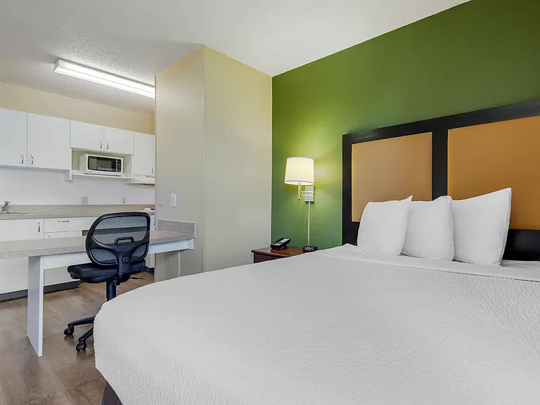 Studio Suite - 1 Queen Bed
