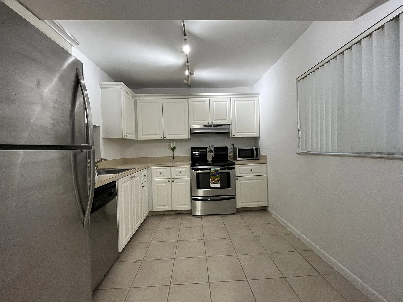 Belasera At Pine Island 701 #202 (Frabenja Llc) Send Multiple Vendors - 469 — Photo 4