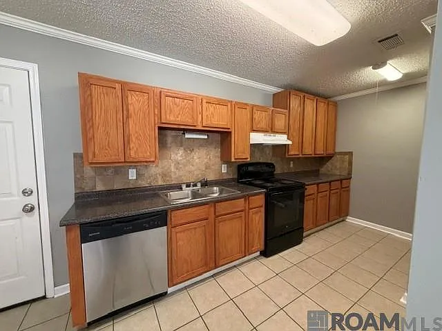 223 Oak St — Photo 4