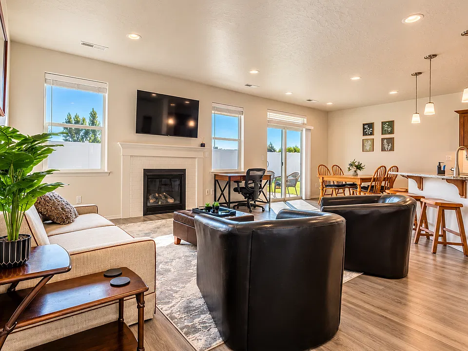 18522 White Rose Pl