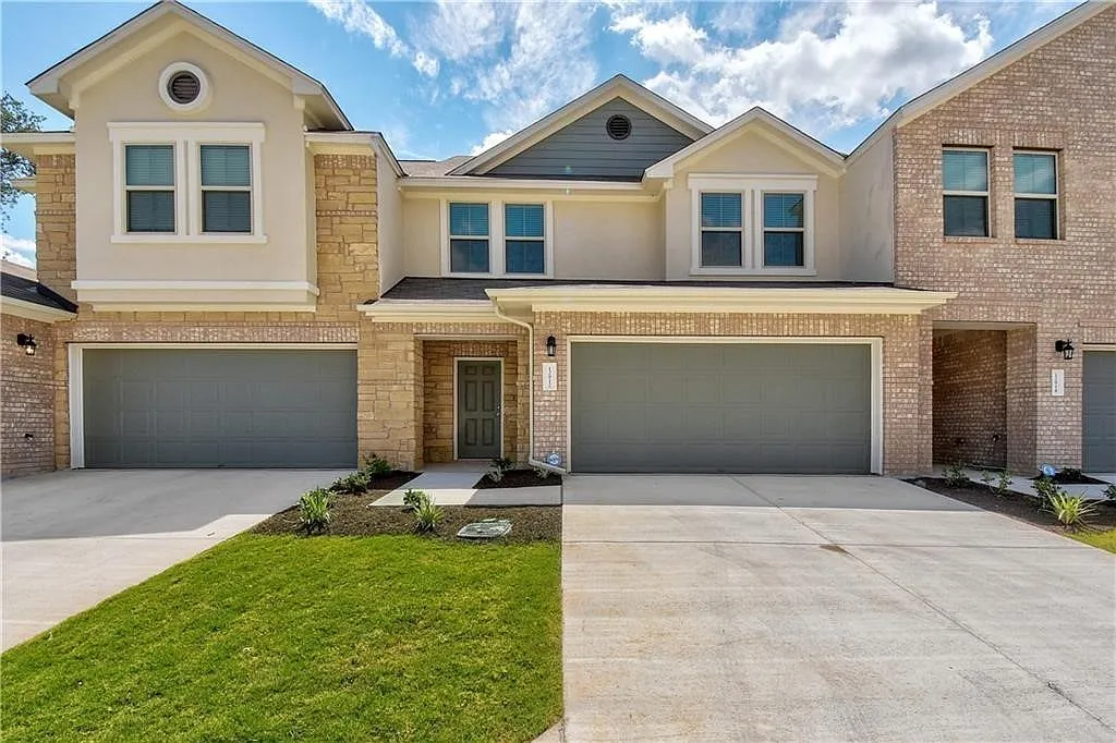 3 bed, 2.5 bath, 1844 sqft, $2,199 — Photo 2