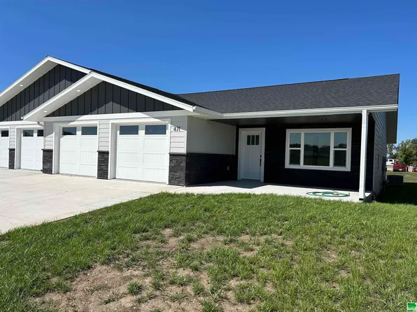 471 Larkspur Way, Sheldon, IA 51201