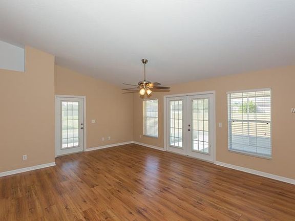 3rd image of 6089 Mission Dr