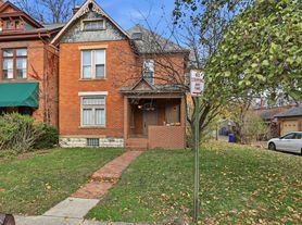 Muir - 308-308 1/2 Wilber Ave, 308 Wilber