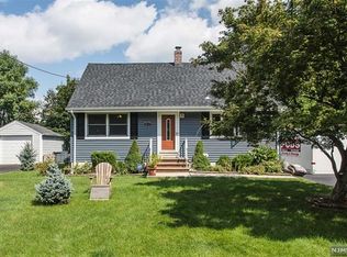 812 Newcomb Rd, Ridgewood, NJ 07450