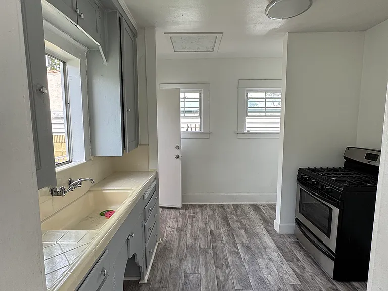 5886 Myrtle Ave — Photo 9