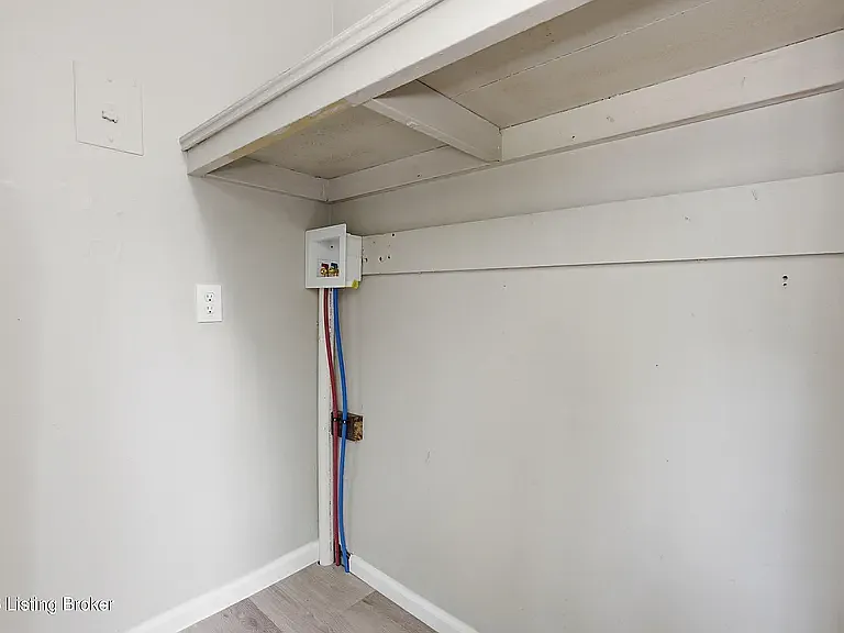 1019 W Indian Trl — Photo 14