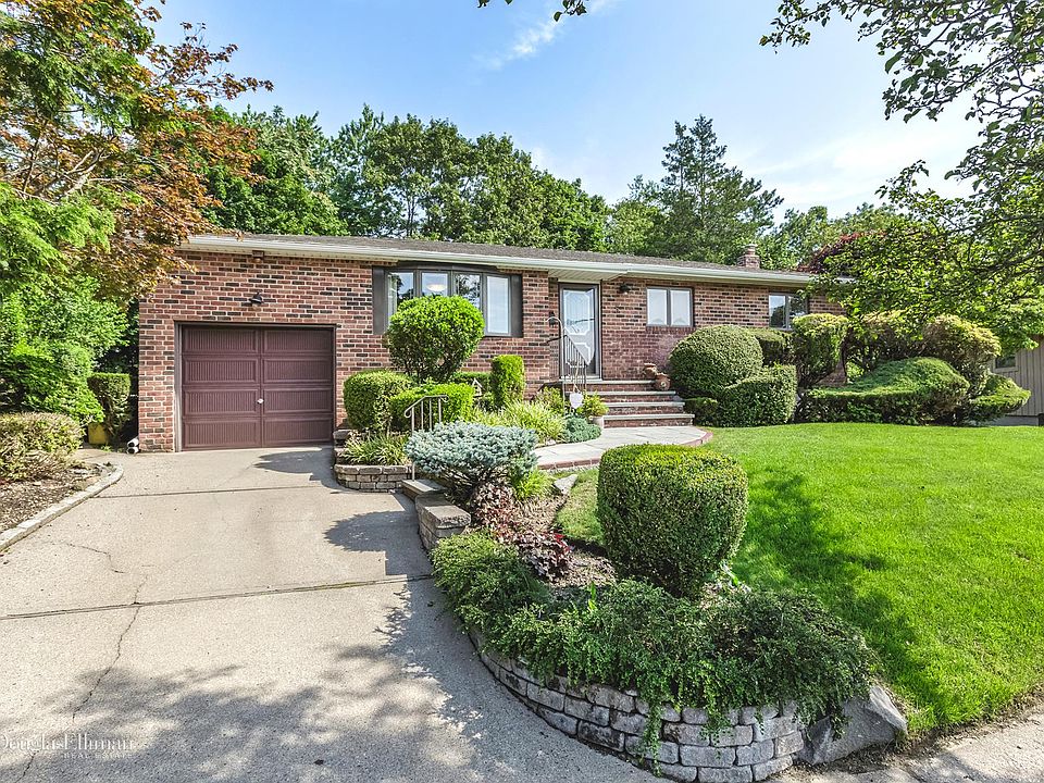 1st image of 5 Beaumont Dr