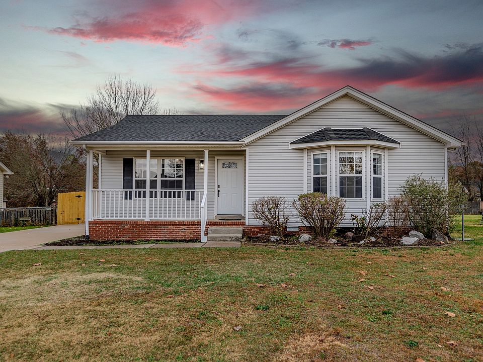 1st image of 2403 Willow Dr