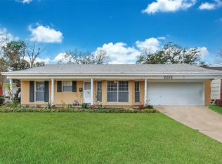 2015 Woodvine Dr, Houston, TX 77055