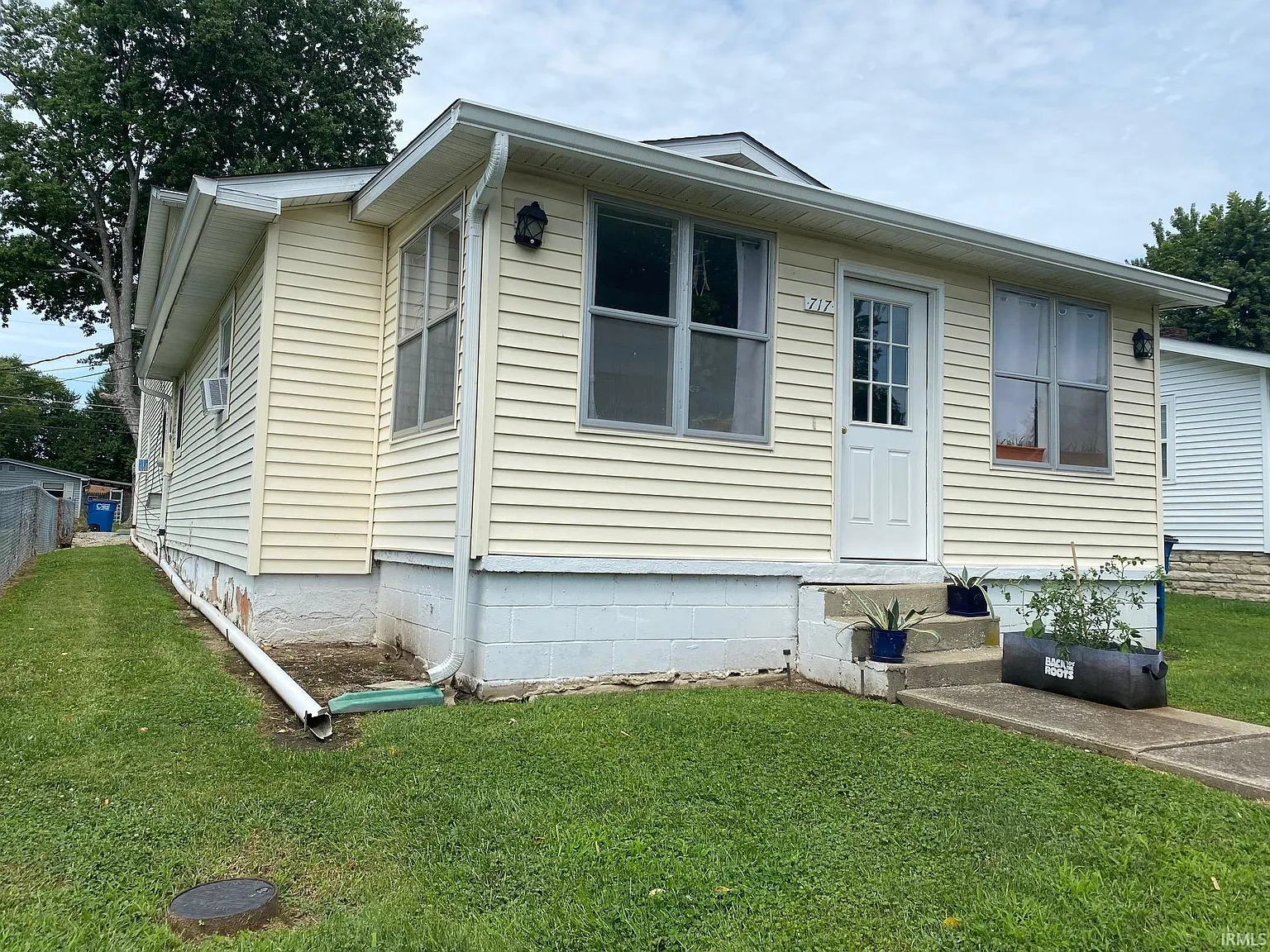 717 V St photo 1