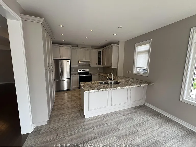 860 Elvidge Trl — Photo 12