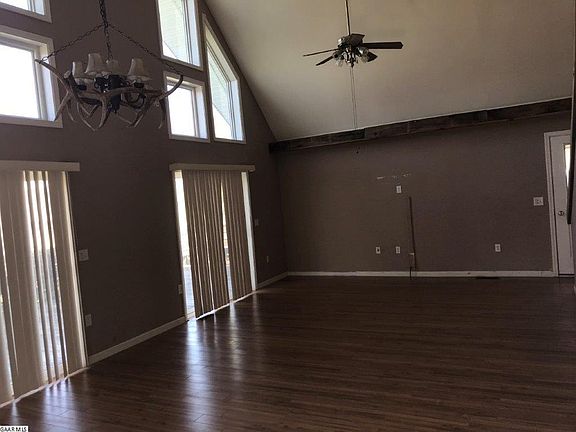 5th image of 150 Fox Hill Ln
