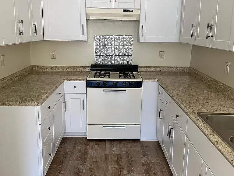Claudina Apartments — Photo 6