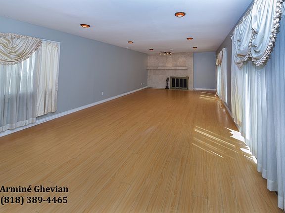 3rd image of 1027 Ashbridge Ln