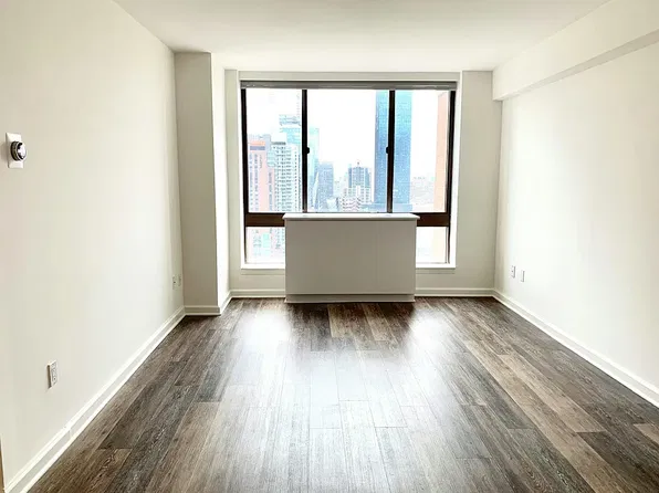 520 W 43rd St, New York, NY