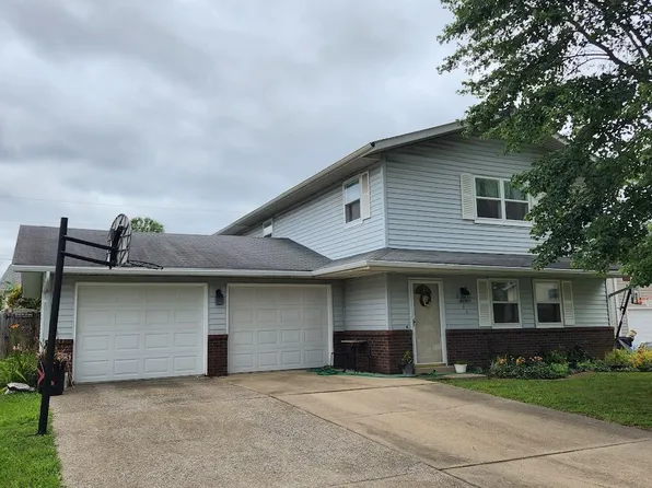 2930 Candytuft Dr, Highland, IL 62249