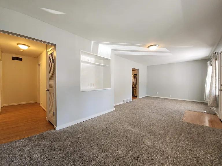 1210 W Union St — Photo 4