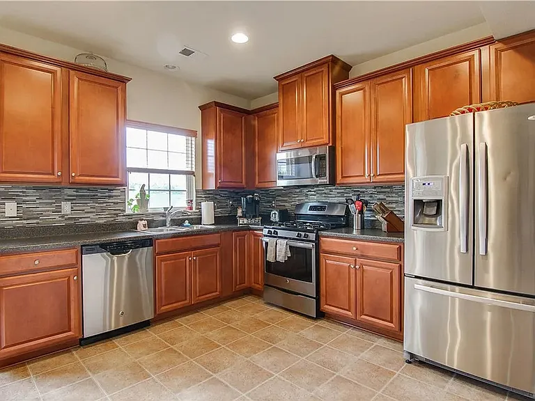 506 Broadmore Ln — Photo 3