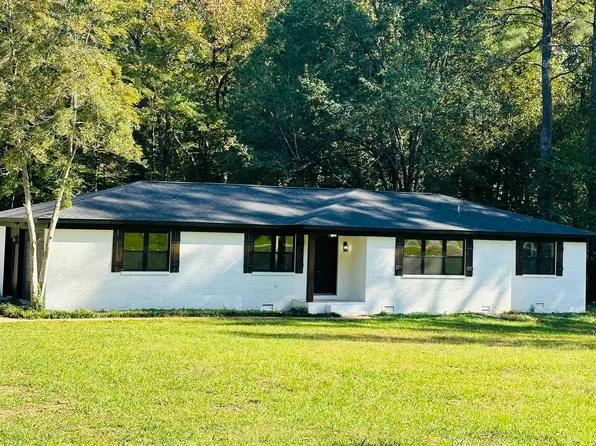 321 Morningside Dr, Selmer, TN 38375