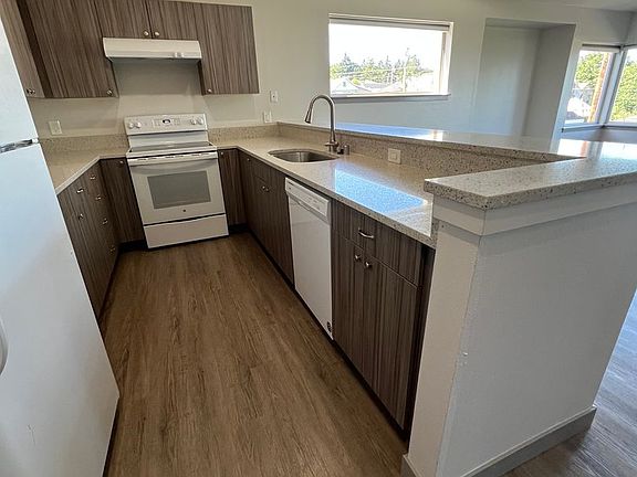 4th image of 2921 Federal Ave
