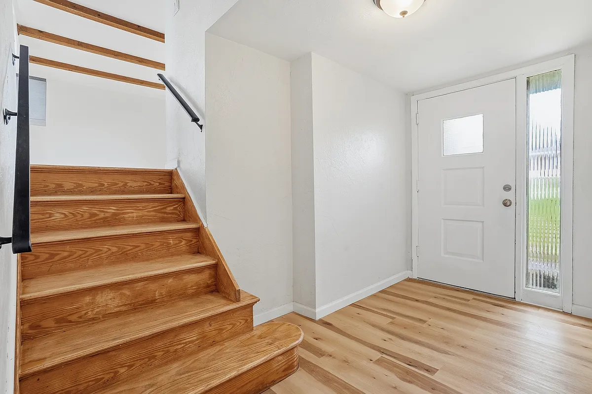 Building Photo - 471 Colonial Dr
