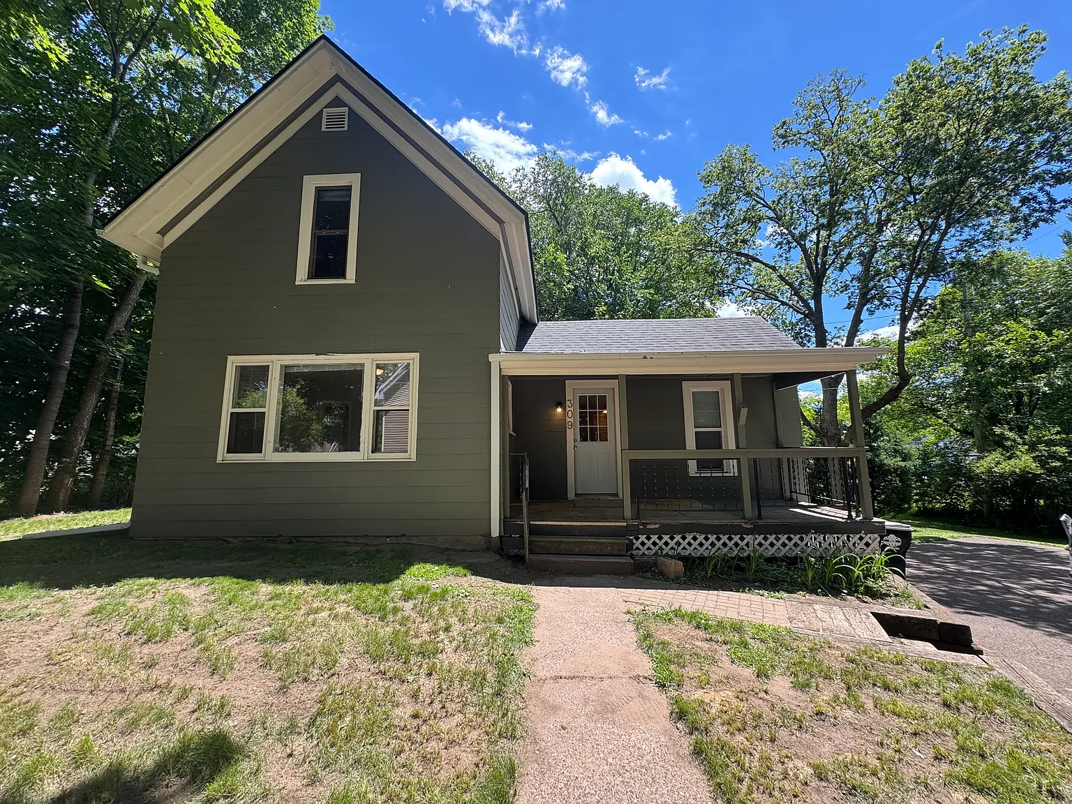 4 bed, 1224 sqft, $2,000 — Photo 1