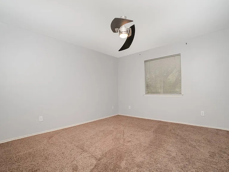1908 Wood Crest Dr — Photo 9