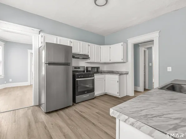 105 Carleton Ave, Bridgeport, CT 06604